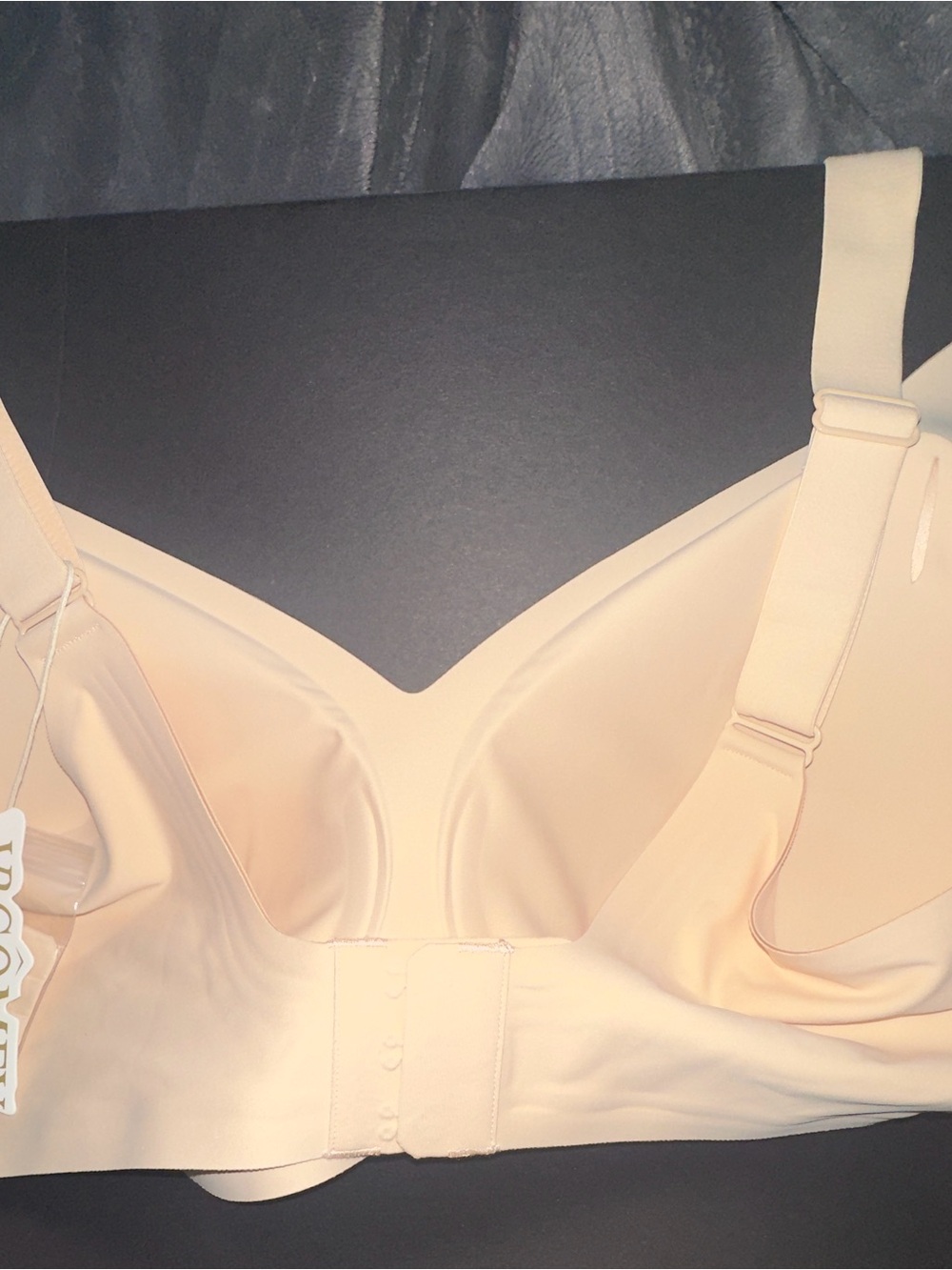 Nude Seamless Wireless Bra - Picture 5 of 7